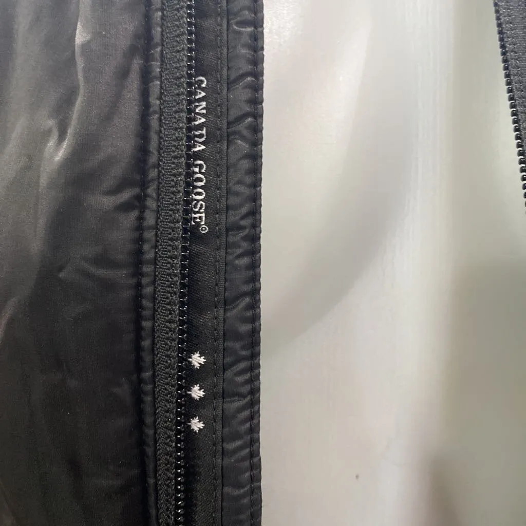 Canada Goose light puffer coat M