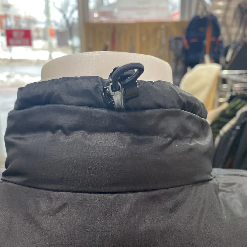 Canada Goose light puffer coat M